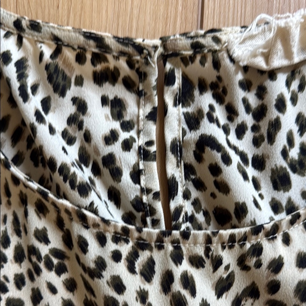 Leopard Print Ruffle Sleeve Top - Picture 5 of 9